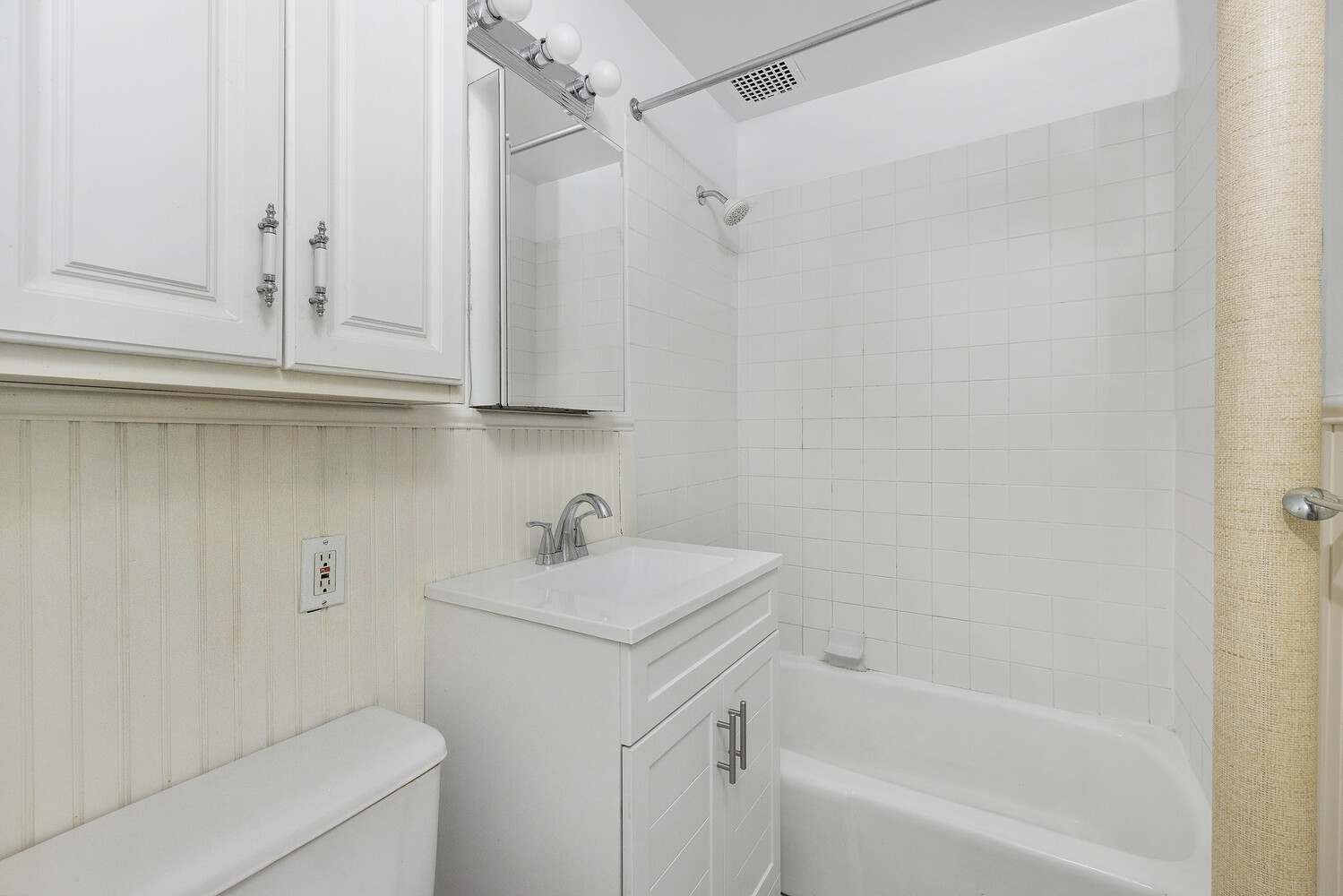 359 West 30th Street, Unit 2B Manhattan, NY 10001 - Photo 6 of 16 a bathroom with a sink a toilet and a bathtub