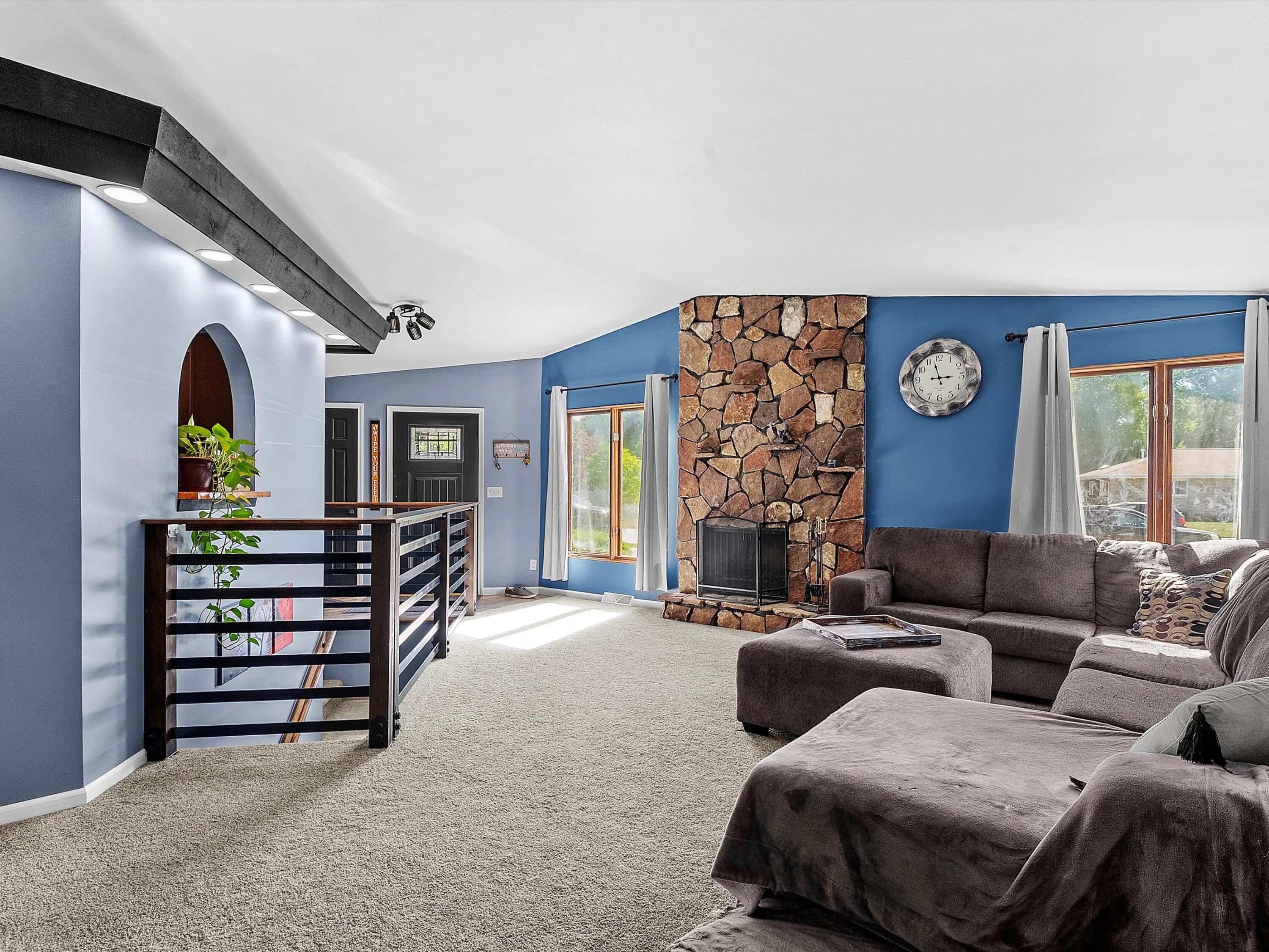 3919 Martin Lane Two Rivers, WI 54241 - Photo 5 of 31 19-019_3114778_01017