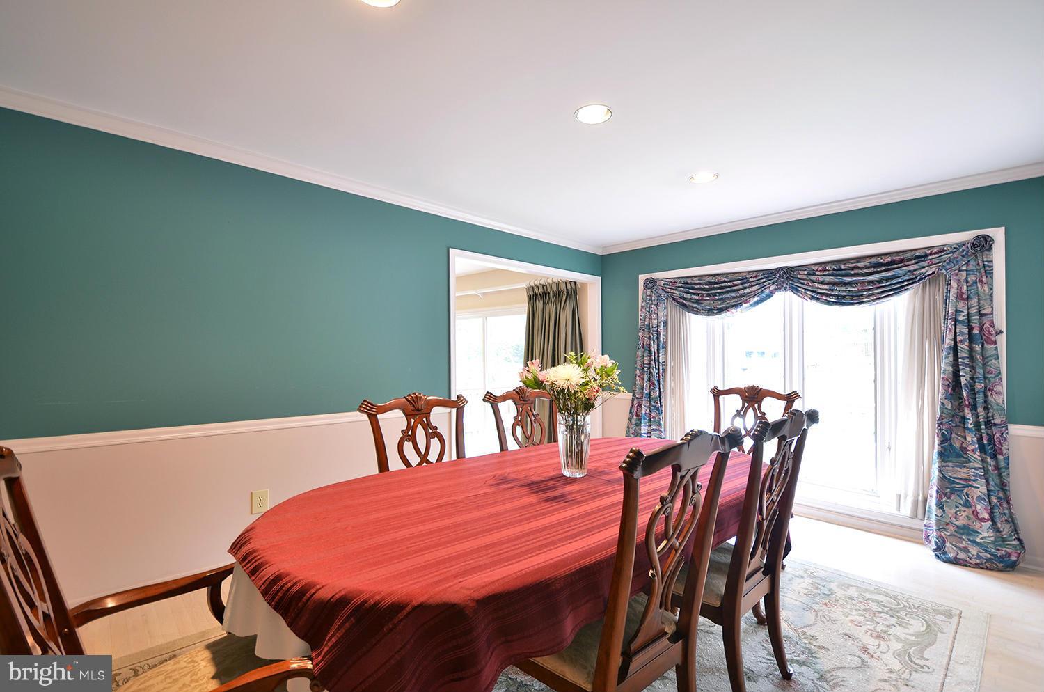 9424 Reach Road Potomac, MD 20854 - Photo 13 of 30 Dining Room