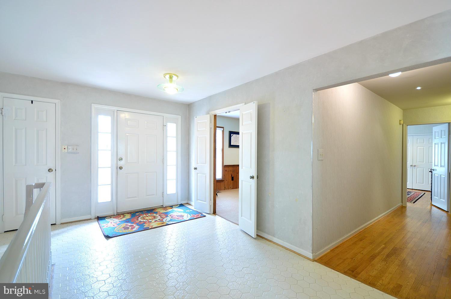9424 Reach Road Potomac, MD 20854 - Photo 3 of 30 Interior (General)