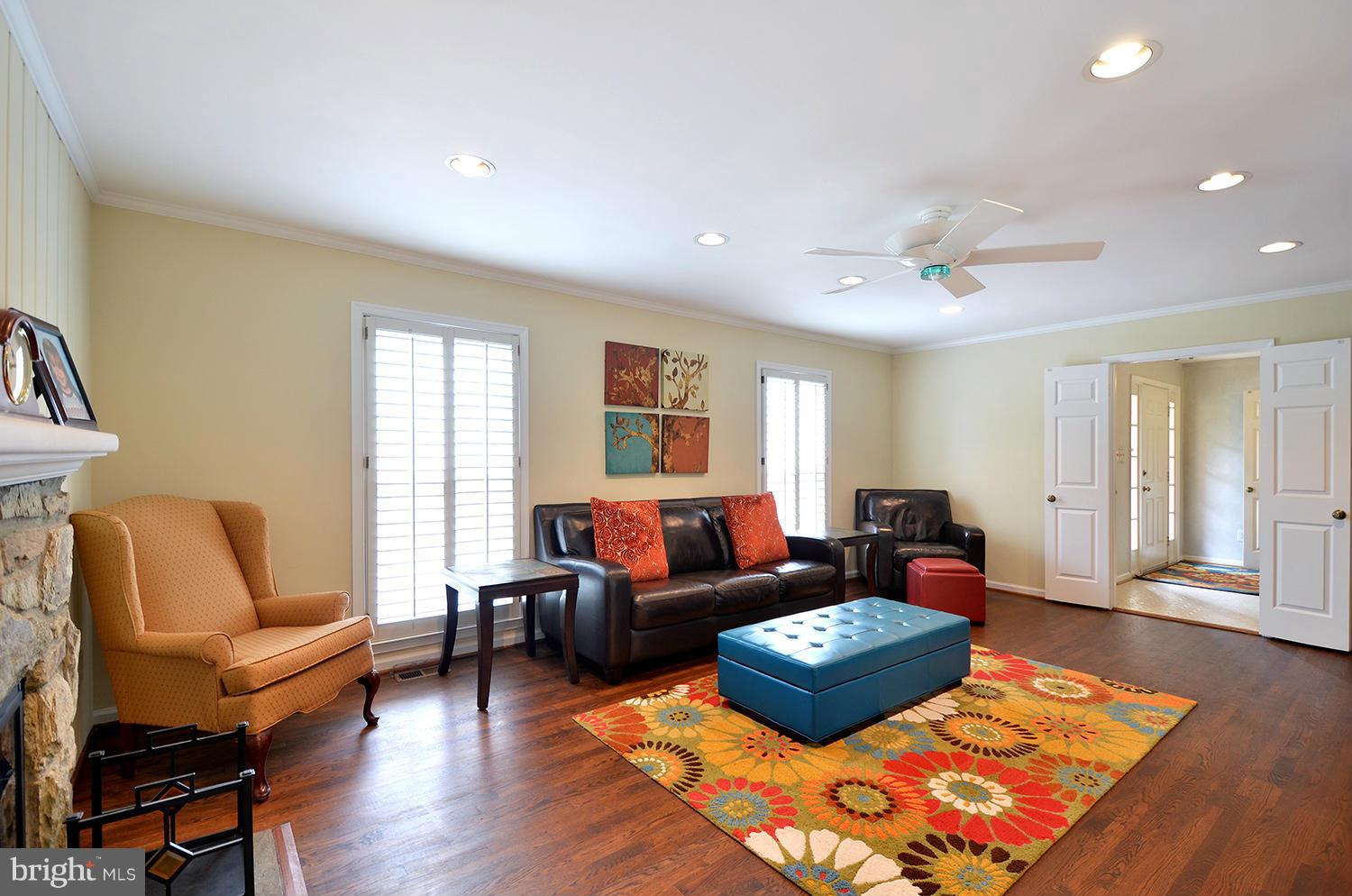 9424 Reach Road Potomac, MD 20854 - Photo 8 of 30 Living Room