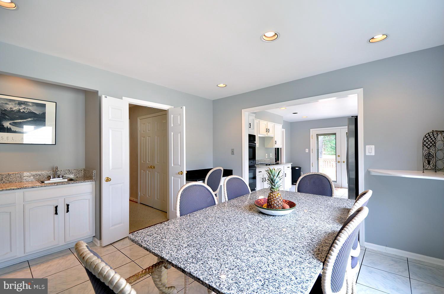 9424 Reach Road Potomac, MD 20854 - Photo 10 of 30 Kitchen
