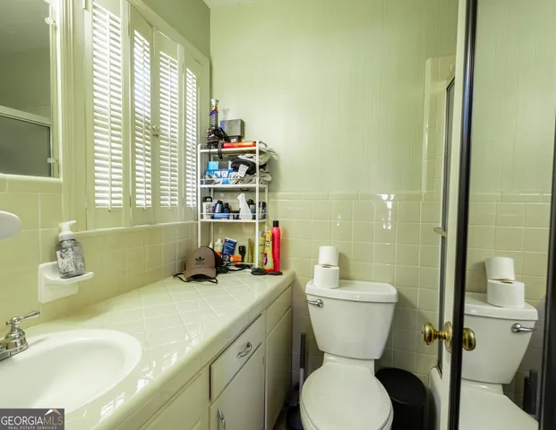 a bath room with a sink and a mirror