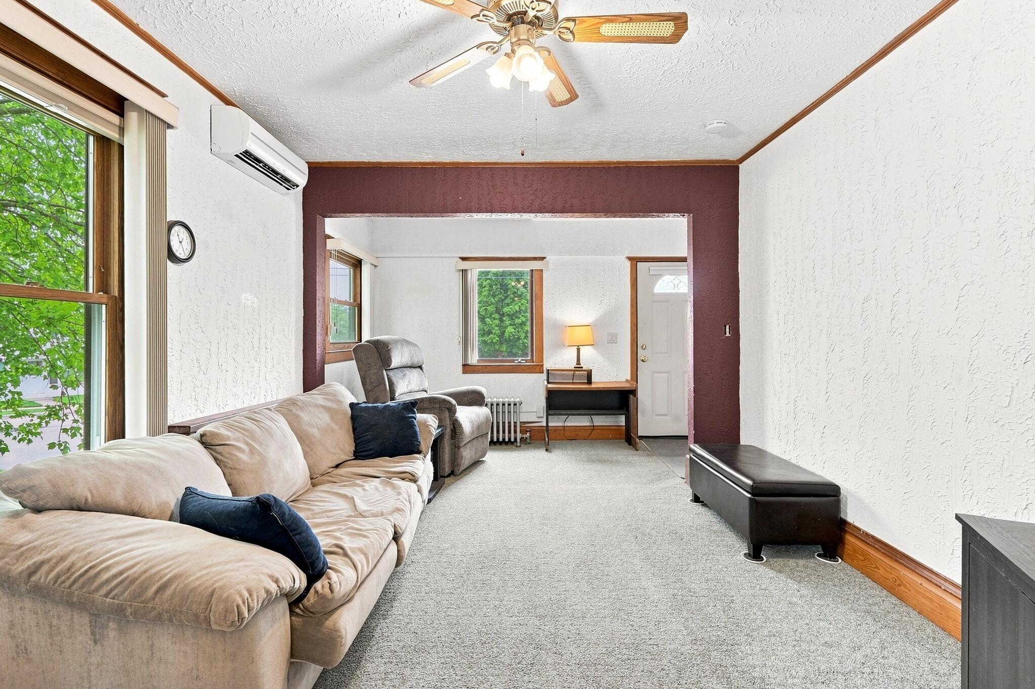 1903 Salisbury Road West Bend, WI 53090 - Photo 3 of 40 03_Living_Room