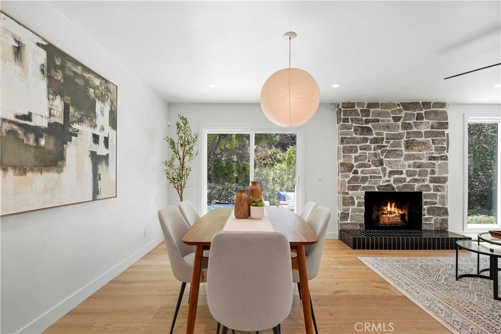3758 Alzada Road Altadena, CA 91001 - Photo 8 of 59 Dining area with natural light