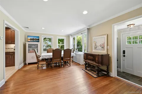 $619,000 | 17 Pauchogue Avenue, East Islip, NY 11730