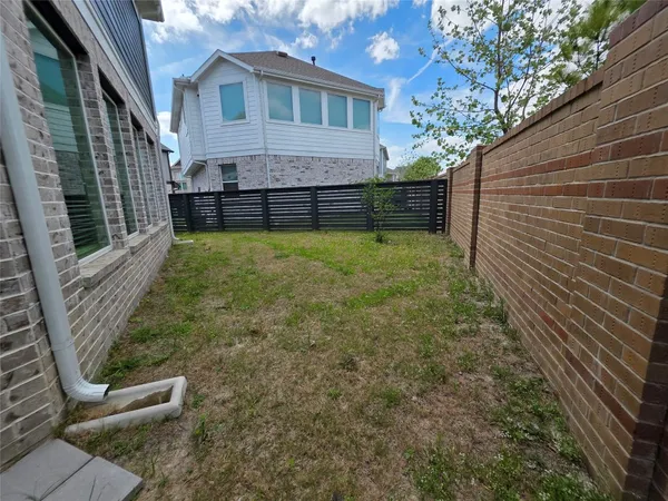 $2,600 | 18710 Colorado River Lane, Cypress, TX 77433