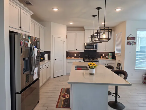 $2,600 | 18710 Colorado River Lane, Cypress, TX 77433