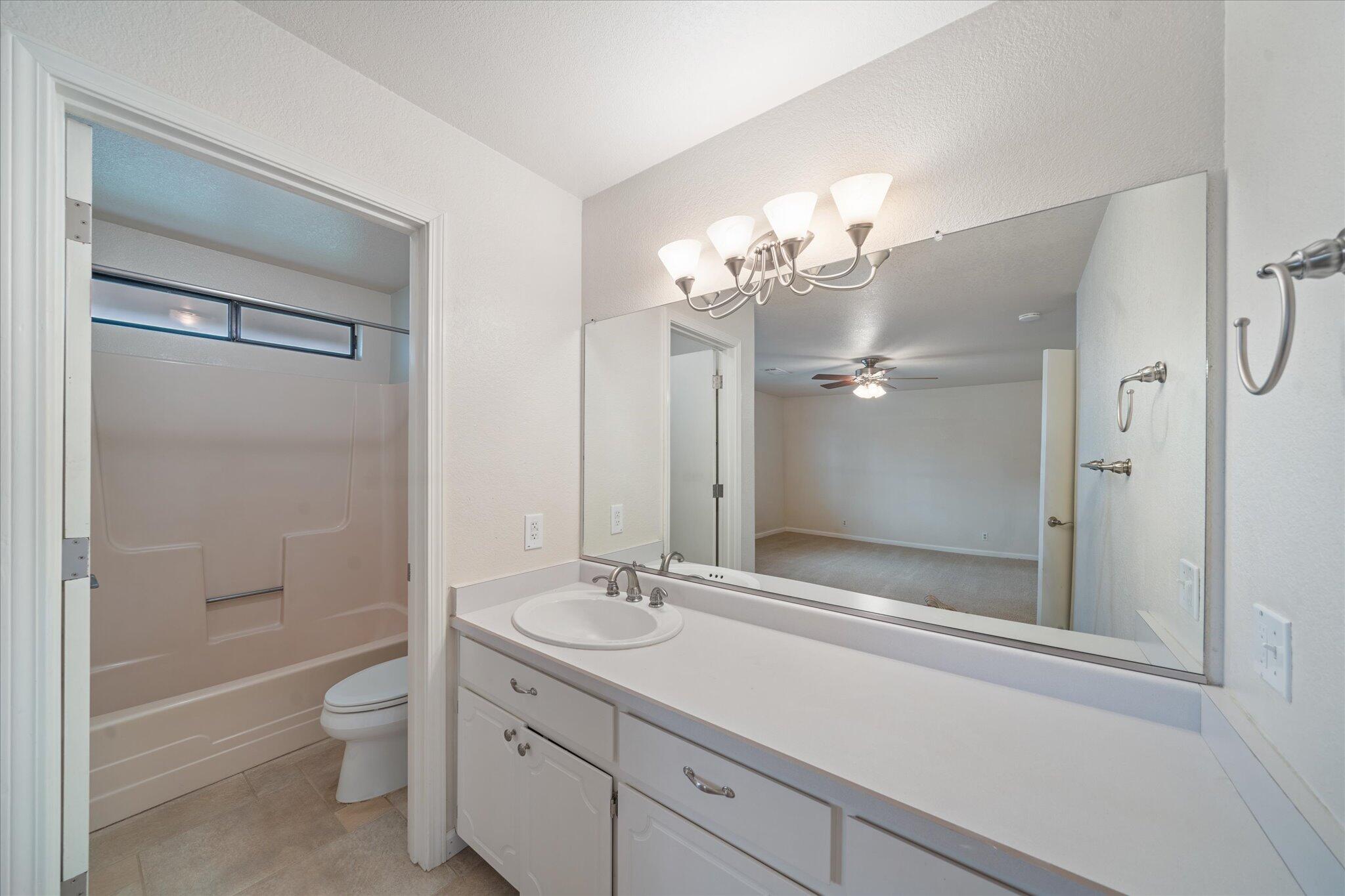 7235 Amigo Way Redding, CA 96002 - Photo 17 of 33 19-BiggerFlow Real Estate Media-16