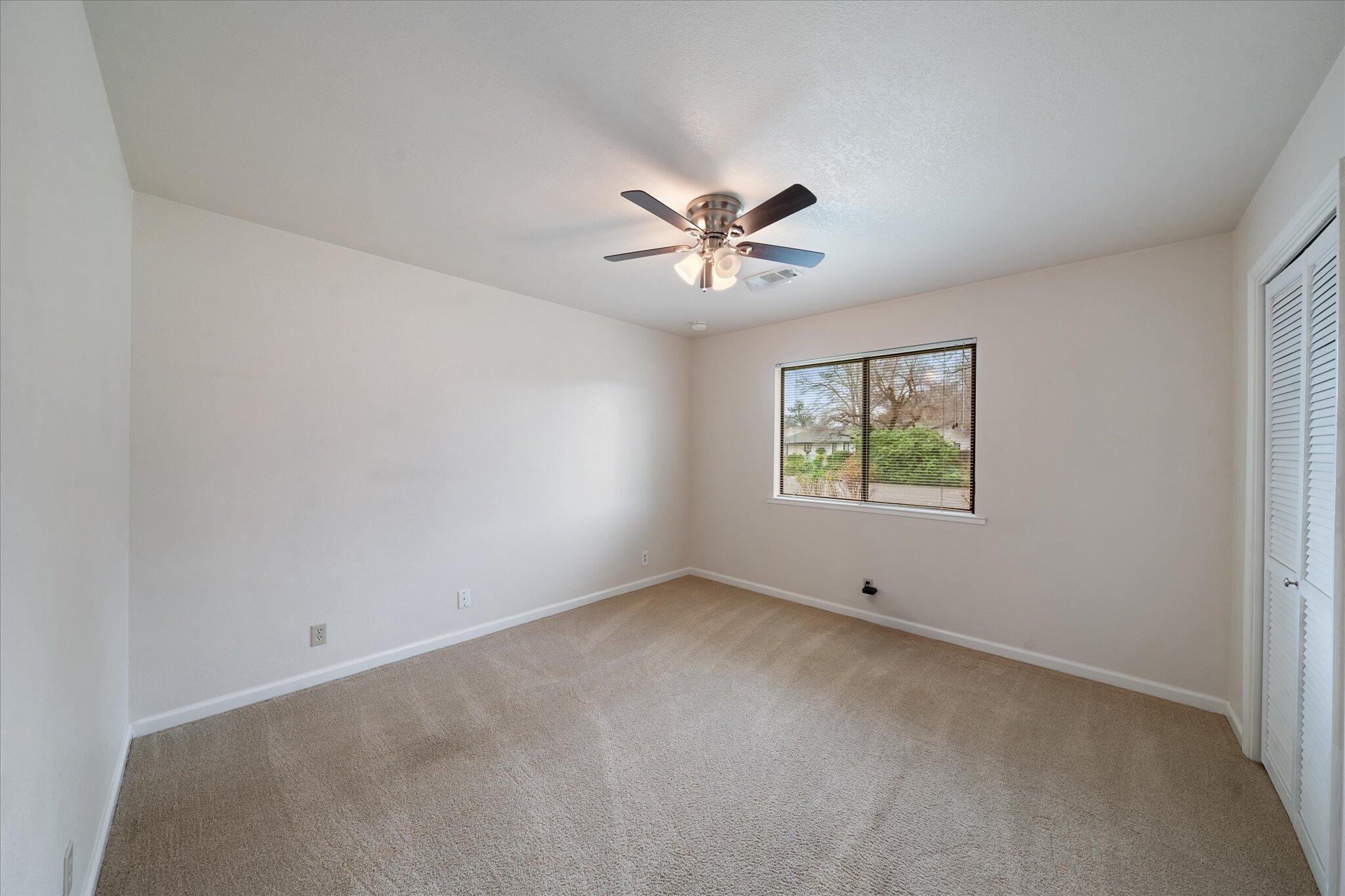 7235 Amigo Way Redding, CA 96002 - Photo 19 of 33 21-BiggerFlow Real Estate Media-18