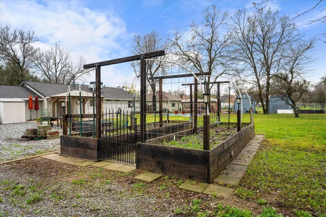 $399,800 | 7235 Amigo Way, Redding, CA 96002