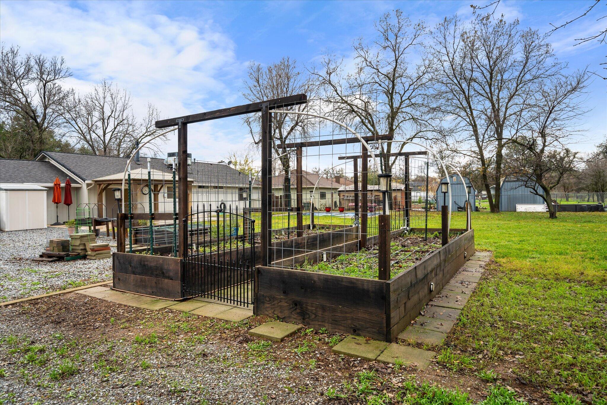 7235 Amigo Way Redding, CA 96002 - Photo 29 of 33 39-BiggerFlow Real Estate Media-36