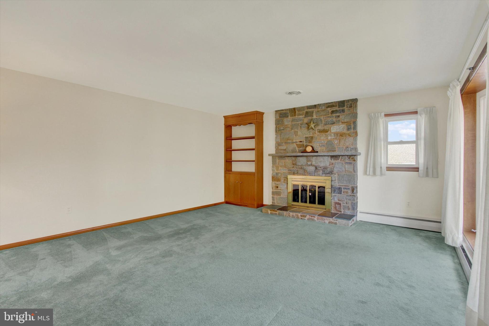 3400 Hanover Pike Manchester, MD 21102 - Photo 6 of 29 Living Room