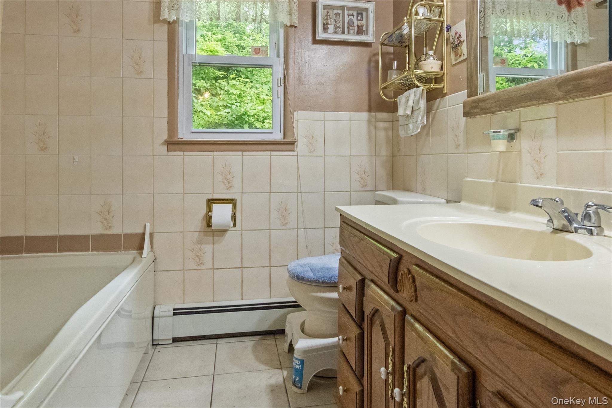 36 Rochambeau Road Garrison, NY 10524 - Photo 23 of 39 Main floor bathroom with soaking tub