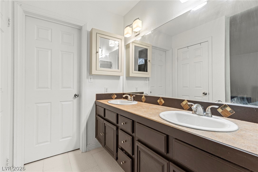 3226 Opera Drive Las Vegas, NV 89146 - Photo 17 of 38 Primary Bath