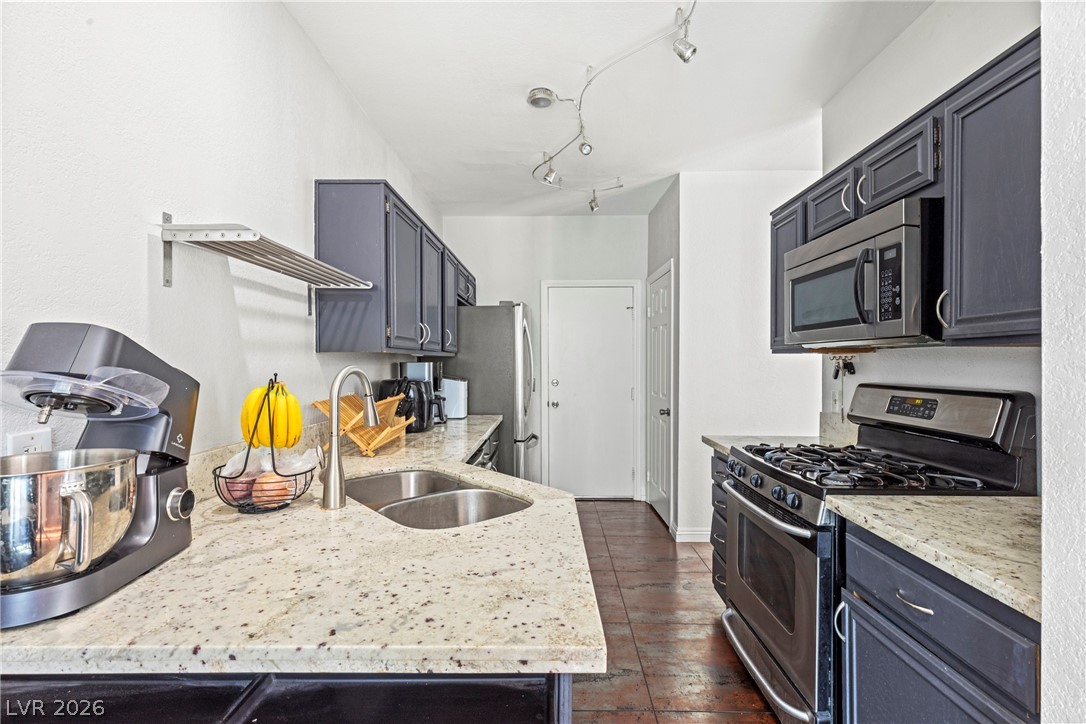 3226 Opera Drive Las Vegas, NV 89146 - Photo 10 of 38