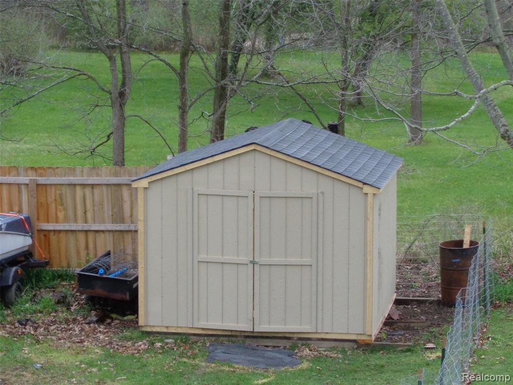 1663 West Hunters Creek Road Lapeer, MI 48446 - Photo 35 of 39