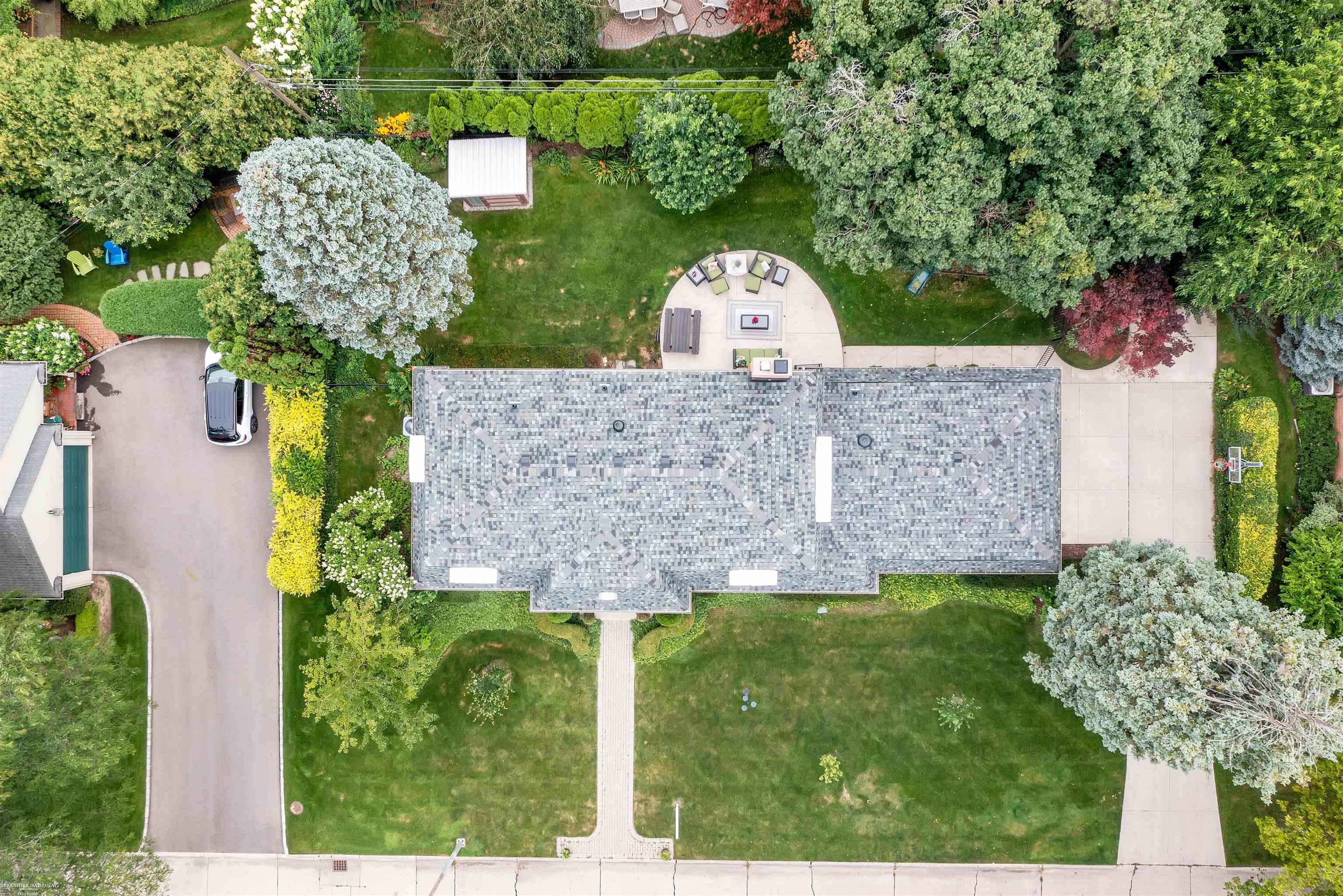 31 North Duval Road Grosse Pointe, MI 48236 - Photo 55 of 55 50118441-54.JPG
