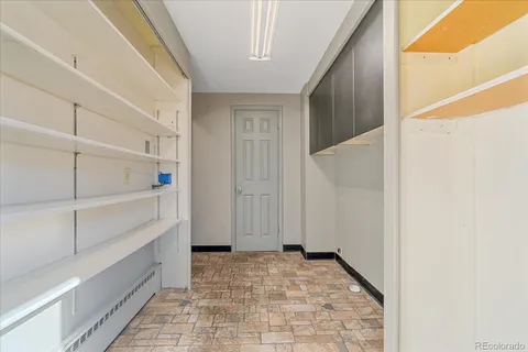 a view of utility room