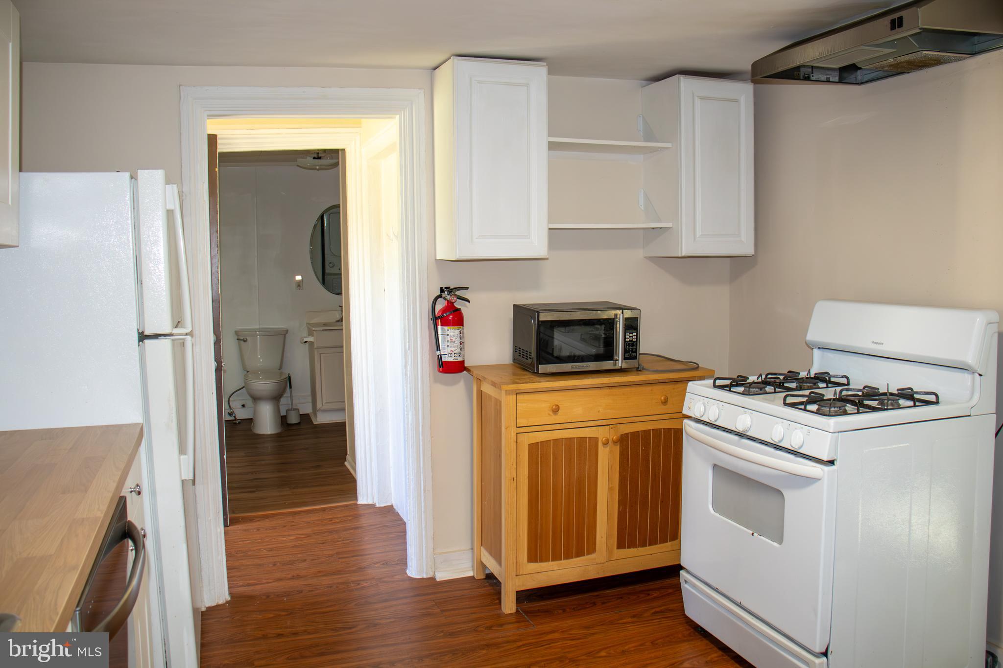 124 Washington Road, Unit 2 Princeton Junction, NJ 08550 - Photo 7 of 36 Kitchen
