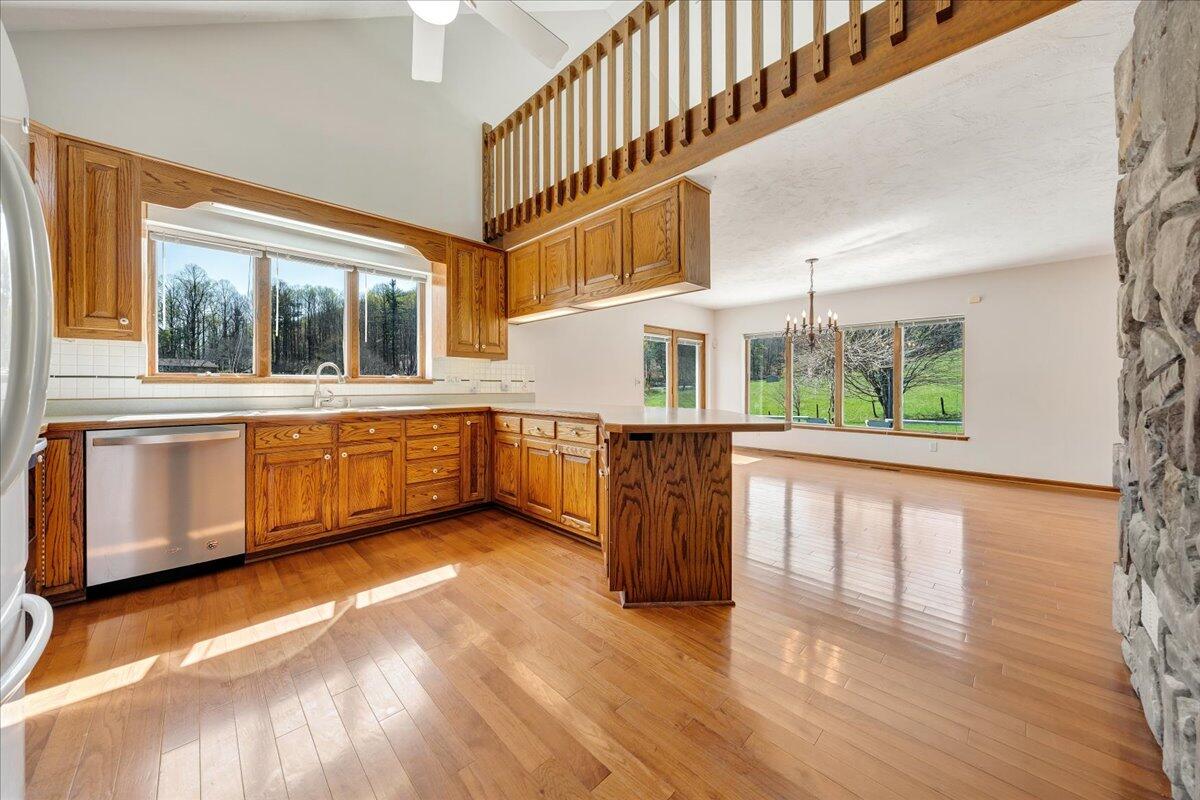 10440 Fortune Ridge Road Bent Mountain, VA 24059 - Photo 9 of 55 09-MIB01482