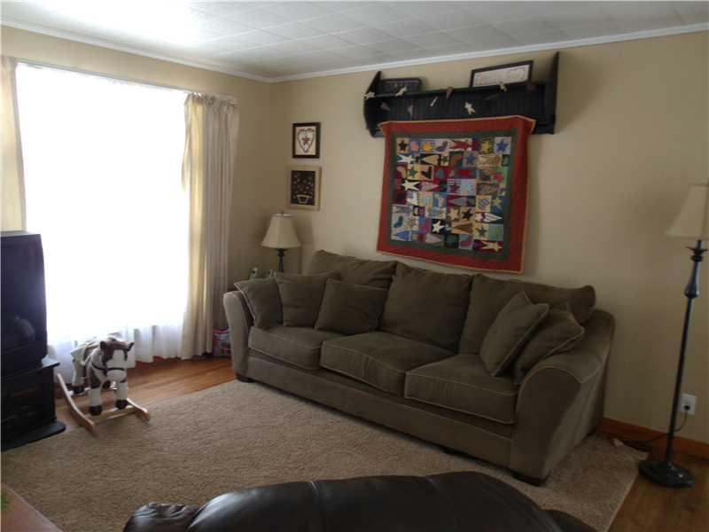 193 Walkchalk Road Kittanning, PA 16201 - Photo 4 of 14 Living Room.