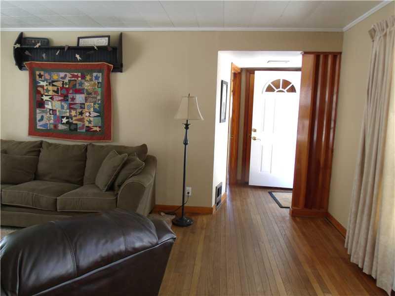 193 Walkchalk Road Kittanning, PA 16201 - Photo 5 of 14 Living Room.