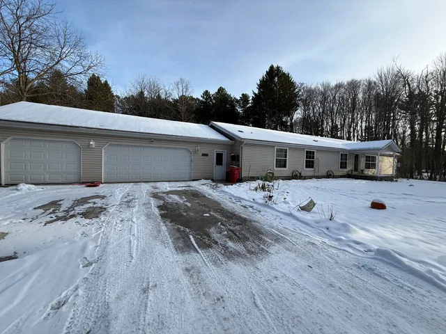 $375,000 | 3766 Abbottsford Road, North Street, MI 48049