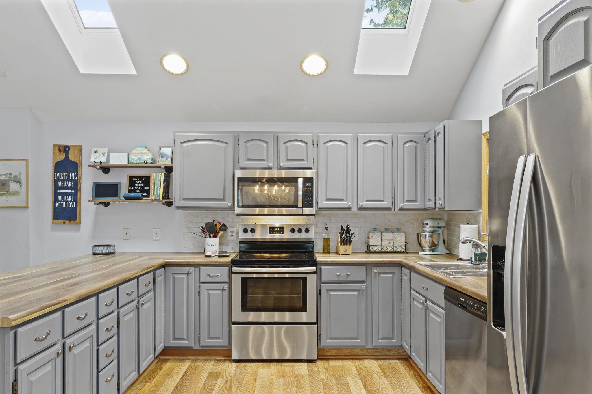 4273 County Road TT Sun Prairie, WI 53590 - Photo 2 of 26