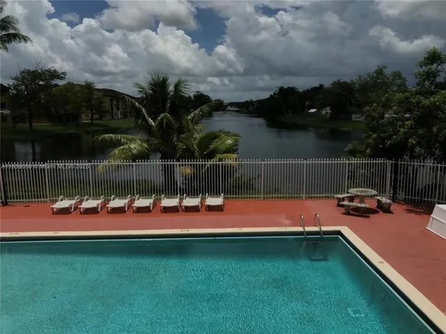 $390,000 | 15481 Southwest 81st Cir Lane, Unit 712, Miami, FL 33193