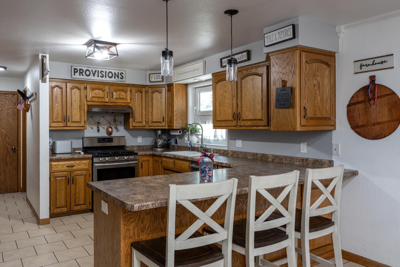 W2593 Colonial Court Appleton, WI 54915 - Photo 7 of 45
