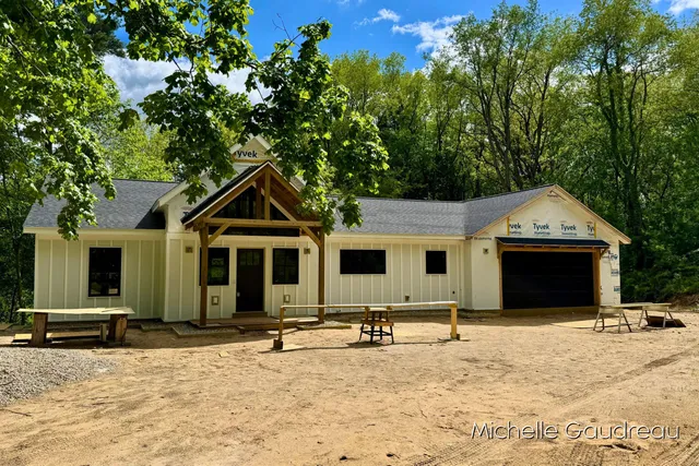 $715,000 | 1079 Arlington Street, Middleville, MI 49333