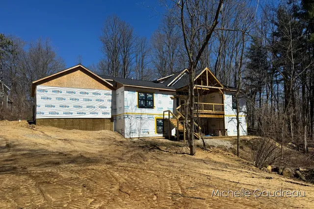 $715,000 | 1079 Arlington Street, Middleville, MI 49333