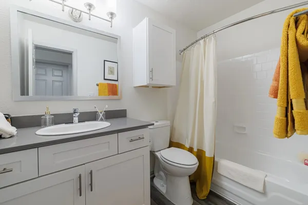 $824 | 200 Hollow Tree Lane, Unit 10061, Houston, TX 77090