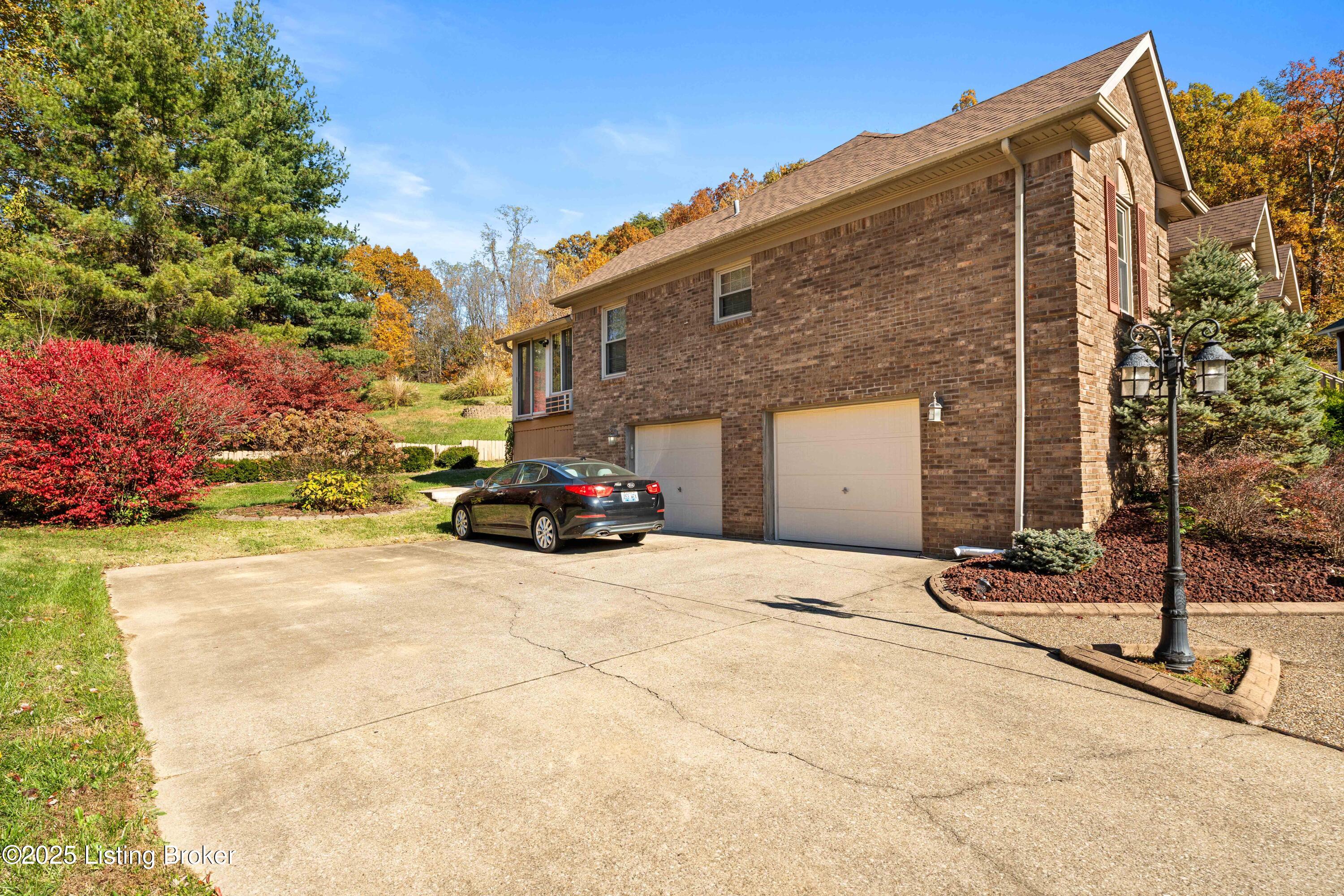 3303 Gatecreek Road Louisville, KY 40272 - Photo 52 of 56 Side
