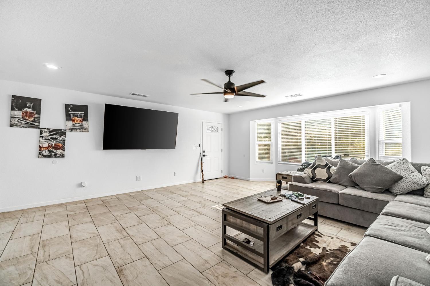 34045 George Smith Road Squaw Valley, CA 93675 - Photo 10 of 37 a living room with furniture and a flat screen tv