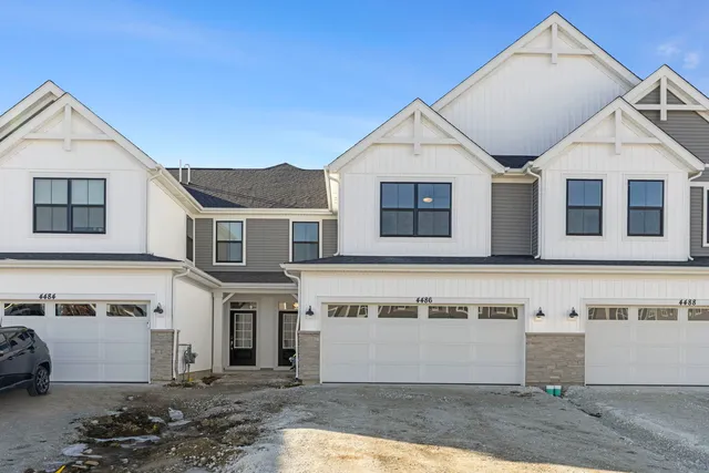 $3,200 | 4486 Chelsea Mnr Circle, Aurora, IL 60504