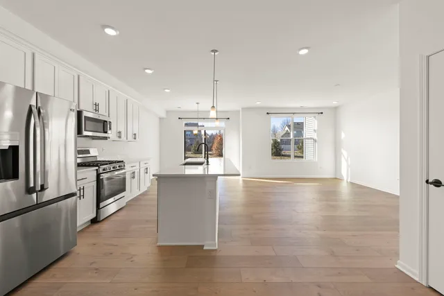 $3,200 | 4486 Chelsea Mnr Circle, Aurora, IL 60504