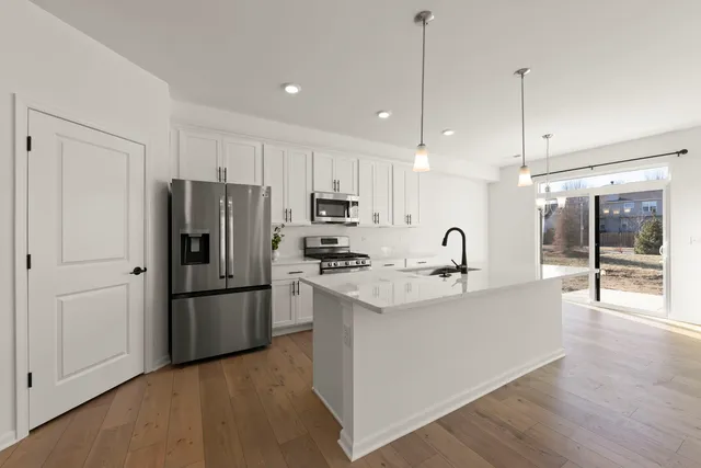 $3,200 | 4486 Chelsea Mnr Circle, Aurora, IL 60504