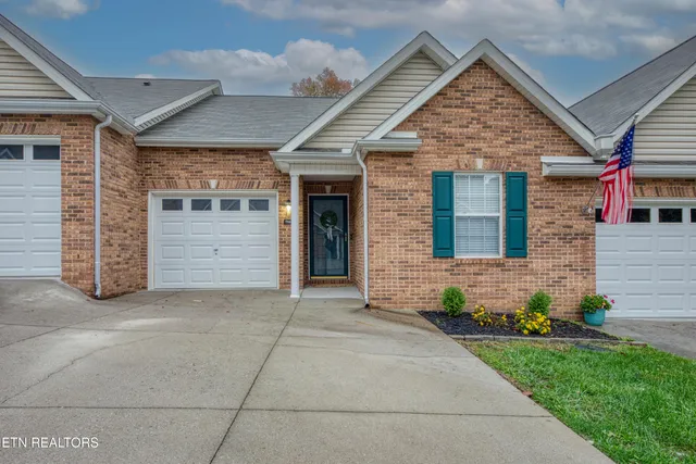 $299,900 | 7144 La Christa Way, Knoxville, TN 37921