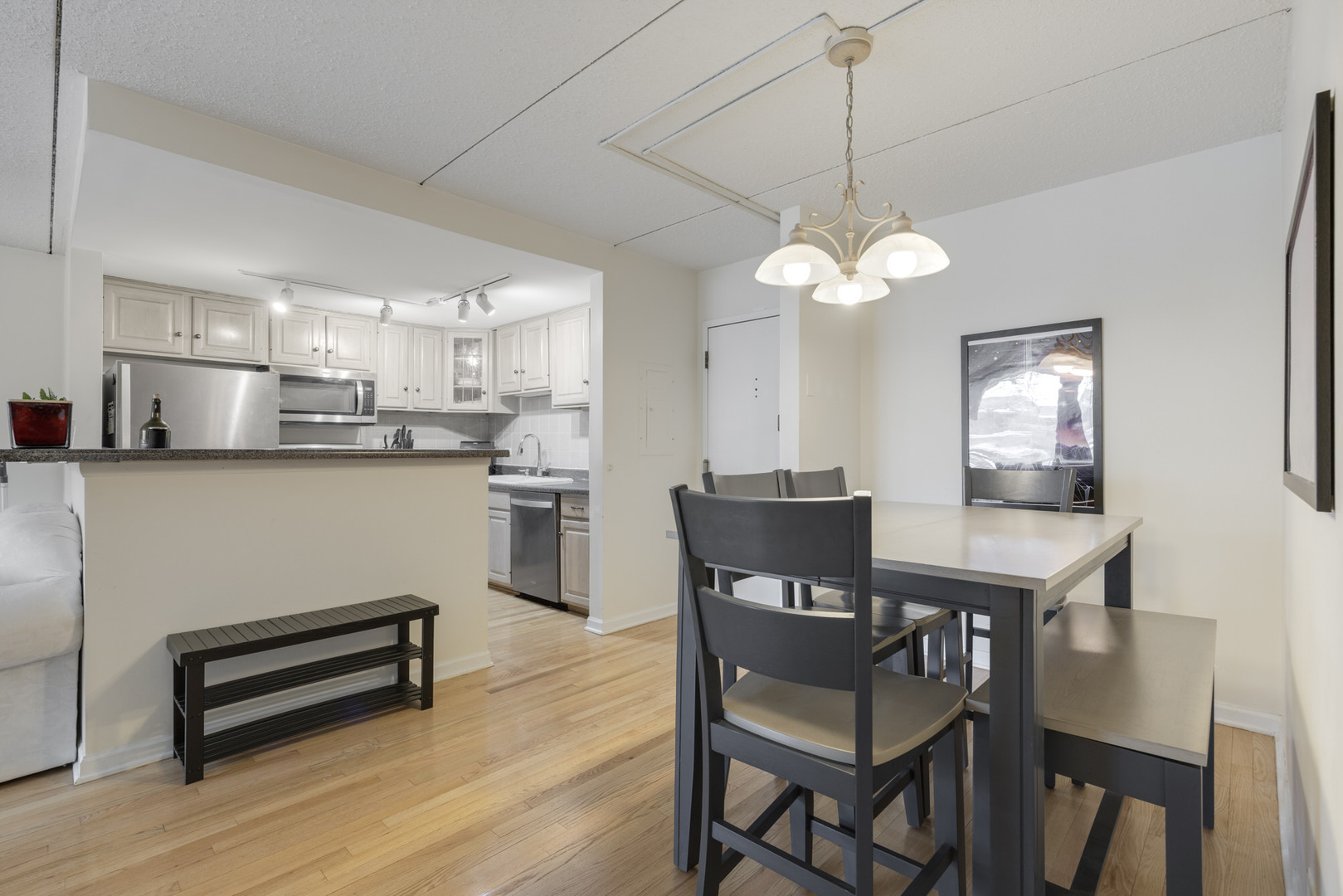 2015 South Finley Road, Unit 102 Lombard, IL 60148 - Photo 6 of 24 Gallery Image 6