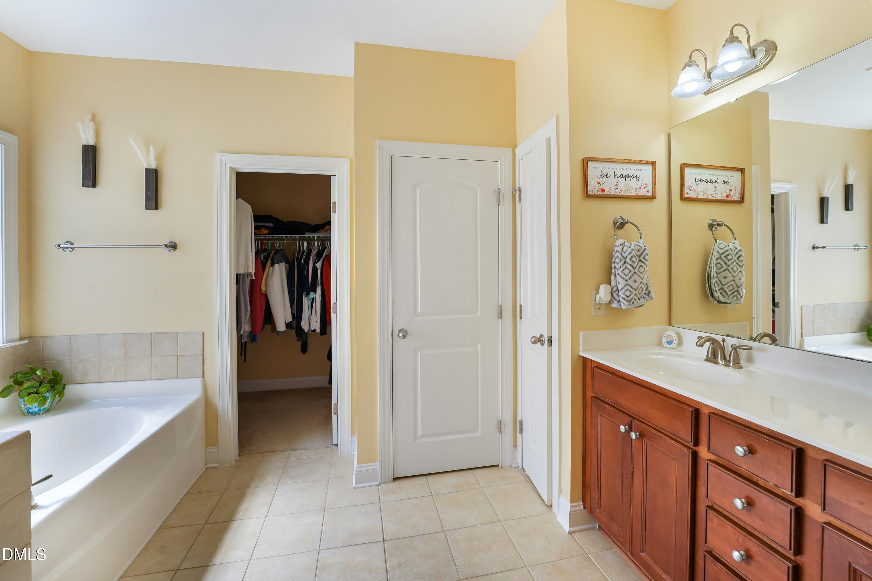 847 Historian Street Raleigh, NC 27603 - Photo 22 of 52 847 Histiorian St_www.scalaphotography.c