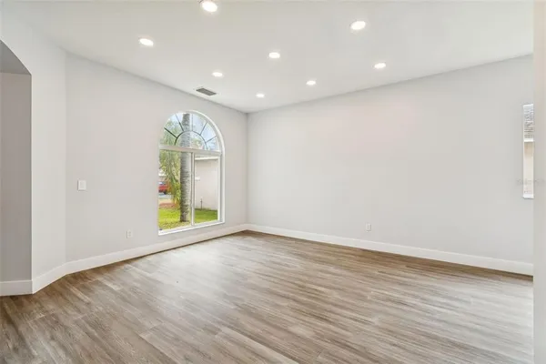 $3,600 | 18154 Sandy Pointe Drive, Tampa, FL 33647
