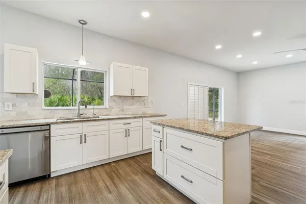 $3,600 | 18154 Sandy Pointe Drive, Tampa, FL 33647