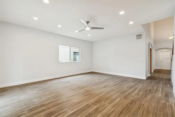$3,600 | 18154 Sandy Pointe Drive, Tampa, FL 33647
