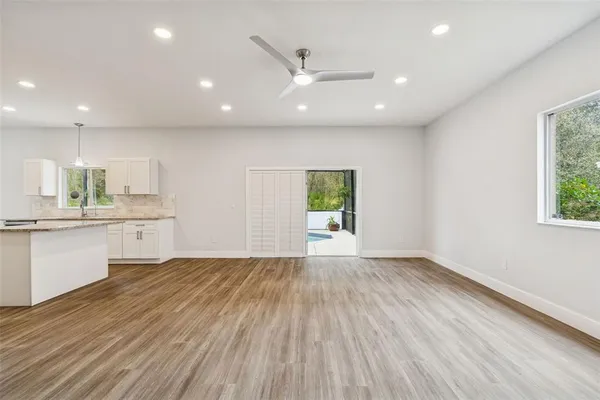 $3,600 | 18154 Sandy Pointe Drive, Tampa, FL 33647