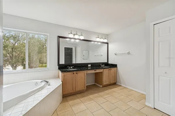 $3,600 | 18154 Sandy Pointe Drive, Tampa, FL 33647