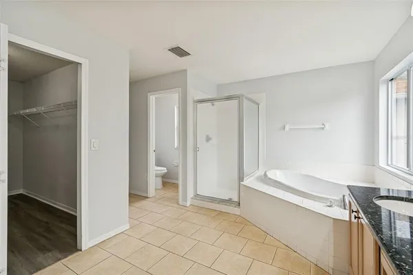 $3,600 | 18154 Sandy Pointe Drive, Tampa, FL 33647