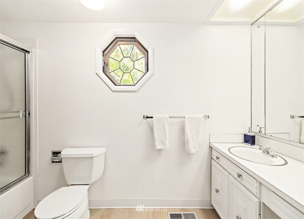 14837 Southeast 170th Street Renton, WA 98058 - Photo 13 of 25 Gallery Image 13