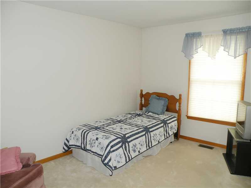 261 Rolshouse Road Pittsburgh, PA 15237 - Photo 14 of 16 Bedroom.